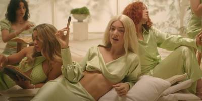 Lorde Goes Blonde in Video for 'Mood Ring' - Watch & Read the Lyrics! - www.justjared.com