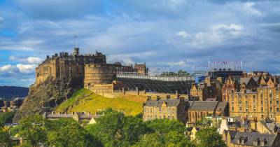 Edinburgh Castle 'seized' by protesters as police rush to scene - www.dailyrecord.co.uk - Scotland