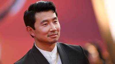 'Shang-Chi's Simu Liu on Becoming the Superhero He Didn't Have Growing Up (Exclusive) - www.etonline.com