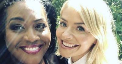 Holly Willoughby and Alison Hammond exchange sweet messages as they're forced go head-to-head - www.manchestereveningnews.co.uk