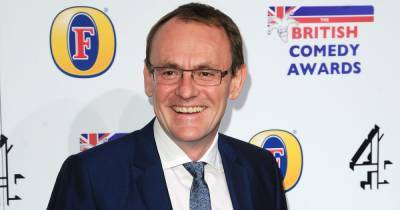 'A true original both in comedy and life': Tributes pour in for 'incredible' comedian and 8 Out Of 10 Cats panelist Sean Lock - www.manchestereveningnews.co.uk