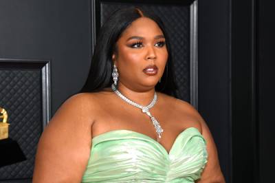 Lizzo Addresses Fatphobia & Racism: ‘My Head Is Always Up, Even When Crying’ - etcanada.com