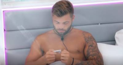 Love Islands fans disgusted as Jake appears to clean his nails with a condom wrapper - www.ok.co.uk