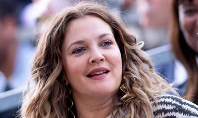 Drew Barrymore looks incredible in swimsuit – complete with eye-catching accessory - hellomagazine.com