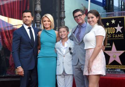 Mark Consuelos - Michael Consuelos - Mark Consuelos Gushes About Working Alongside Son Michael On ‘Riverdale’: It’s ‘A Memory That Will Last A Lifetime’ - etcanada.com