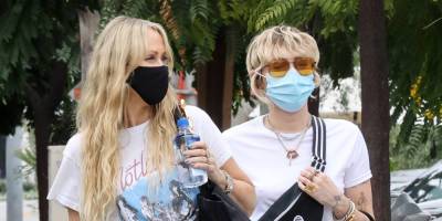 Miley Cyrus Goes Furniture Shopping With Mom Tish Cyrus in LA - www.justjared.com - Los Angeles