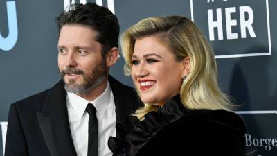 Kelly Clarkson's estranged husband Brandon Blackstock was 'extremely jealous' of singer's success: report - www.foxnews.com - USA