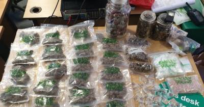 Police arrest man after finding drugs, cash and weapons following 'disturbance' - www.manchestereveningnews.co.uk
