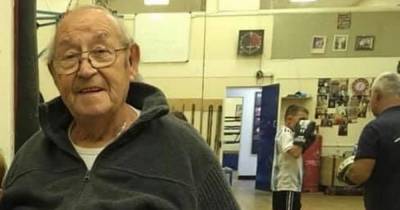 Heartbroken friends pay tribute to coach who 'dedicated his life' to amateur boxing in Tameside - www.manchestereveningnews.co.uk