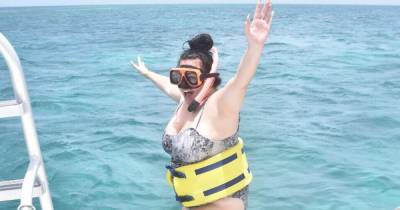Scarlett Moffatt jumps in the sea in swimsuit snap telling fans 'don’t let your mind bully your body' - www.ok.co.uk