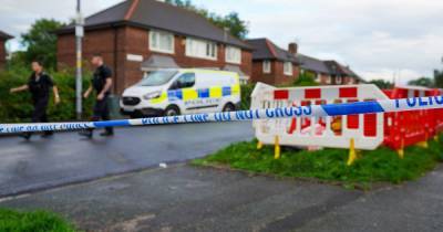 Man taken to hospital after reports of stabbing in Wythenshawe - www.manchestereveningnews.co.uk