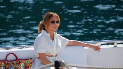 Jennifer Lopez Brings Back 'BEN' Necklace While Out Solo in Portofino - www.etonline.com - Italy - Monaco