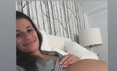 Lea Michele Shares Selfie from the Night Before She Gave Birth, Exactly One Year Ago - www.justjared.com