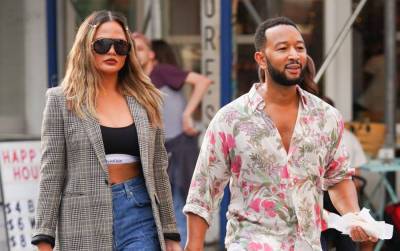 Chrissy Teigen Spotted Some Commotion Outside of Her Hotel Because of Another Celeb! - www.justjared.com - New York