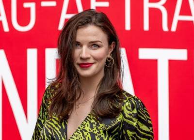 Aisling Bea dedicates final episode of This Way Up to her father who died by suicide - evoke.ie