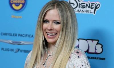 Avril Lavigne is radiant as she announces long-awaited news – fans react - hellomagazine.com