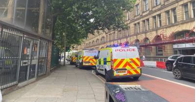 Armed police swoop on Victoria Station after reports of gunman - www.manchestereveningnews.co.uk