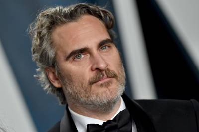 Joaquin Phoenix Goes Black-And-White In First Image From Mike Mills’ ‘C’mon C’mon’ - etcanada.com - New York - Florida - city Sanctuary