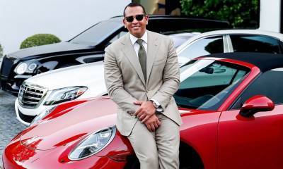 Alex Rodriguez poses with something he once gifted to Jennifer Lopez - us.hola.com - New York