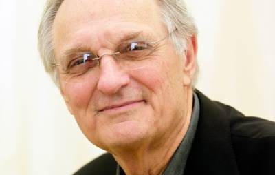 ‘The West Wing’ star Alan Alda address viral story about meeting his wife - www.nme.com