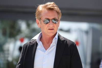 Sean Penn Likens Unvaccinated People To Someone Pointing A Gun In Your Face And Citing Second Amendment Rights - deadline.com