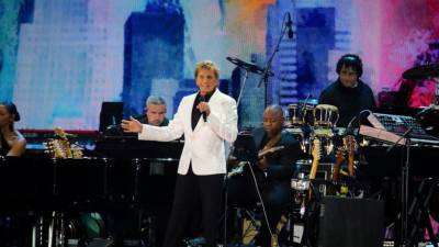 Henri cuts short Manilow set at NYC virus recovery concert - abcnews.go.com