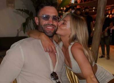 Joanna Cooper and Conor Murray can’t keep their hands off each other on Greek getaway - evoke.ie - Britain - Ireland - South Africa - Greece