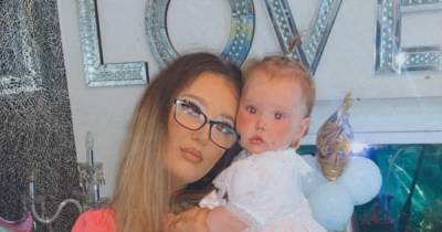 Teen mum's horror at damp-covered flat she's been forced to move into with baby - www.manchestereveningnews.co.uk - county Hyde