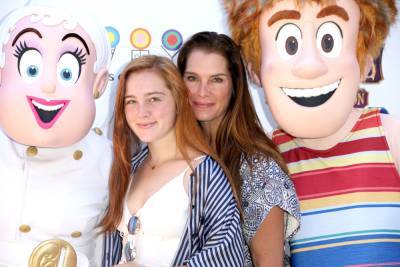 Brooke Shields Gets Teary As She Drops Daughter Rowan Off To College - etcanada.com