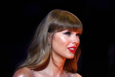 Taylor Swift Makes Her TikTok Debut With Lip-Sync Rap - etcanada.com