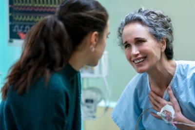 Margaret Qualley - Margaret Qualley And Mom Andie MacDowell Star Together In First Trailer For ‘Maid’ - etcanada.com