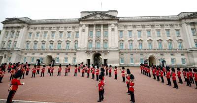 Buckingham Palace Hosts 1st Changing of the Guard in Over 1 Year After COVID-19 Suspension - www.usmagazine.com - Houston