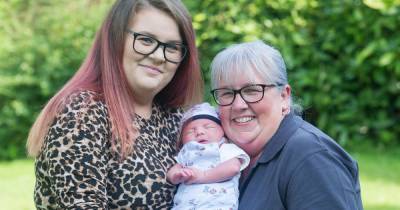 Mum who was born in a bathroom at home gives birth on her kitchen floor 25 years later - www.manchestereveningnews.co.uk - Manchester
