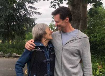 Hugh Jackman reunites with mother after she abandoned him age eight - evoke.ie