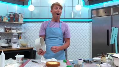 ’30 Rock’ Star Jack McBrayer Gets Competitive On New Season Of ‘Nailed It!’ - etcanada.com