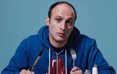‘Friday Night Dinner’ creator announces new Channel 4 sitcom ‘I Hate You’ - www.nme.com