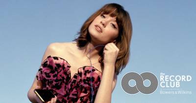 Maisie Peters to talk all things You Signed Up For This on The Record Club - www.officialcharts.com