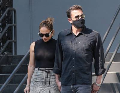 Ben Affleck And Jennifer Lopez Step Out In Colour-Coordinating Outfits For Shopping Trip - etcanada.com - Los Angeles