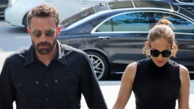 Ben Affleck and Jennifer Lopez Step Out in Color-Coordinating Outfits for Shopping Trip - www.etonline.com - Los Angeles