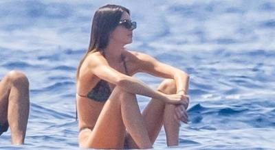 Kendall Jenner Soaks Up the Sun in Her Bikini During Italian Getaway with Boyfriend Devin Booker (Photos) - www.justjared.com - Italy