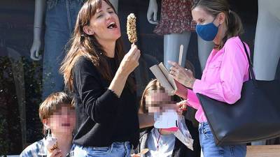 Jennifer Garner Is All Smiles While Indulging In Ice Cream With Kids Seraphina, 12, Samuel, 9 - hollywoodlife.com