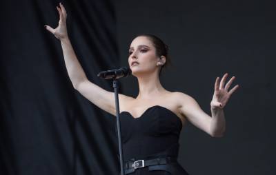 Listen to Banks’ reflective new single, ‘Skinnydipped’ - www.nme.com
