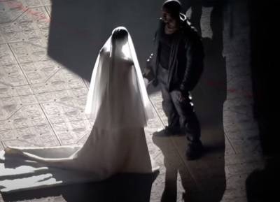 Kim Kardashian wears a wedding dress as ex Kanye West sets himself on fire in dramatic show - evoke.ie - Chicago
