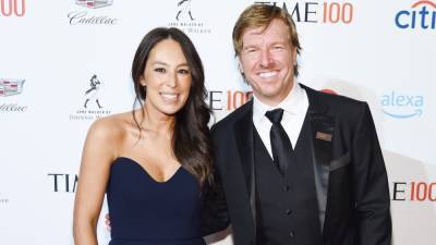 Chip Gaines Shaves Head to Raise Money for Charity, Debuts New Bald Look - www.etonline.com