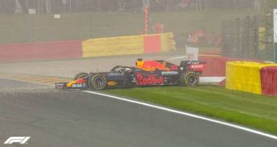 Max Verstappen crashes in Belgian Grand Prix practice to hand Lewis Hamilton advantage - www.msn.com - Mexico - Belgium