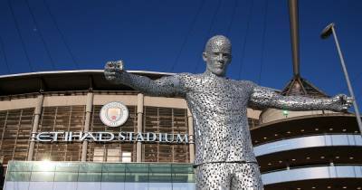 Manchester United fans say Vincent Kompany statue looks like Wayne Rooney after Man City unveiling - www.manchestereveningnews.co.uk - USA - Manchester