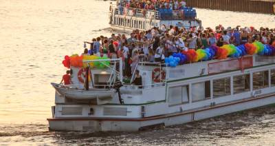 Who is 'Demon Twink'? Here's How a Twitter Trend Started On a Britney Spears Boat Party! - www.justjared.com - New York