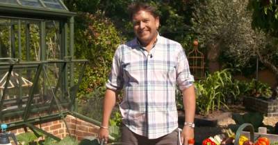 James Martin's home with girlfriend has the most spectacular garden - www.msn.com