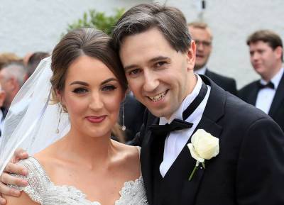 Minister Simon Harris and wife Caoimhe expecting second child ‘very soon’ - evoke.ie