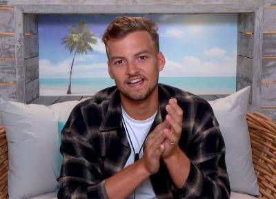 Love Island producers have grown ‘tired’ of Hugo after kiss took five times to film - evoke.ie